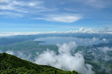 福島県　磐梯山　山頂から日本で四番目に広い猪苗代湖を俯瞰する夏の風景
