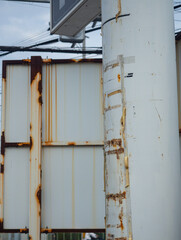 街中にある建物劣化箇所