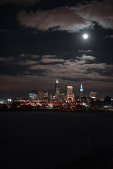 Obraz na płótnie Canvas Cleveland Ohio Skyline at night during a full moon