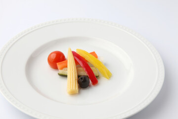 野菜のピクルス 酢漬け 白背景