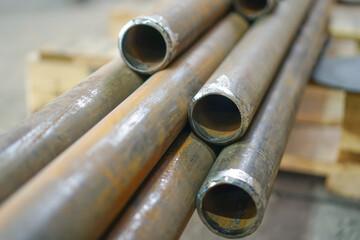 Many new DN 50 pipes prepared for manual arc welding for a refinery in Russia.