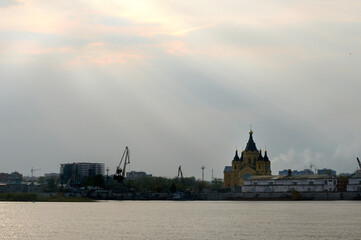 Obraz premium Panoramic view of Nizhny Novgorod. View of the Nizhnevolzhskaya Embankment and the Nizhny Novgorod Kremlin, a city on the Volga River Russia