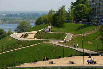 Obraz premium Panoramic view of Nizhny Novgorod. View of the Nizhnevolzhskaya Embankment and the Nizhny Novgorod Kremlin, a city on the Volga River Russia