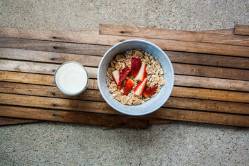 M&uuml;sli mit Erdbeeren