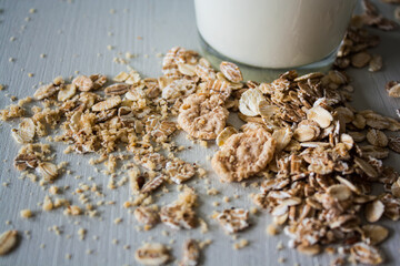 M&uuml;sli auf dem Tisch