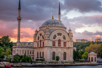 Fototapeta na wymiar The Ortaköy Mosque on the banks of the Bosphorus Straits, at sunset.