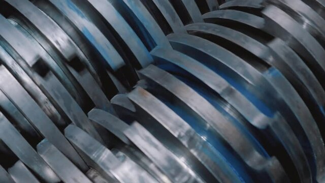 Rotation of gears for crushing debris. Steel cutters.