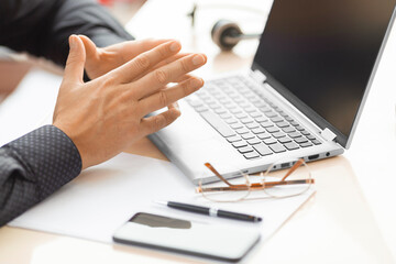 Obraz premium Hands of businessman during online video call.