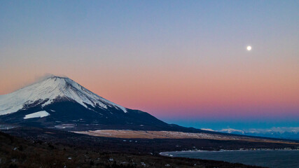 富士山　ビーナスベルトと月