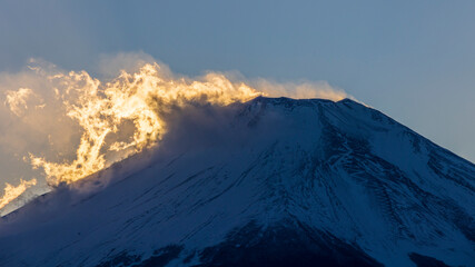 Fototapeta na wymiar 富士山　黄金の雲