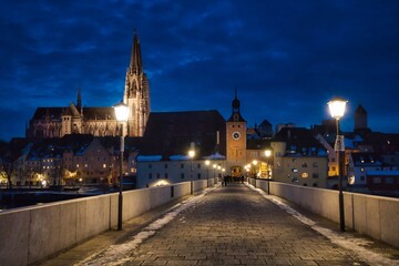 Fototapeta na wymiar Regensburg bei Nacht