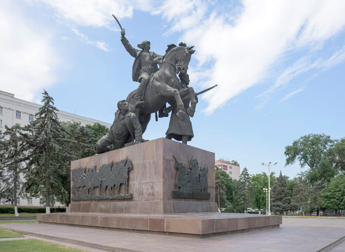  Monument dedicated to the liberation of the city from invaders