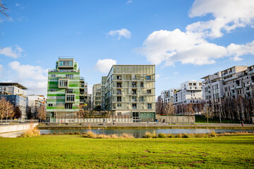 Dans le quartier de la Confluence à Lyon