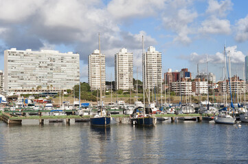 Fototapeta na wymiar Montevideo marina and skyline, Uruguay, South America.Montevideo Jachthafen und Skyline, Uruguay, Südamerika.