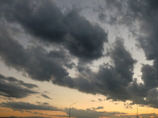 Fototapeta na wymiar 夕暮れの黒雲