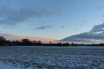 Piękny zimowy zachód słońca © SZYMON