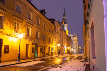 Fototapeta na wymiar Empty street and Poznan Town Hall in Old Town at night, Poznan, Poland