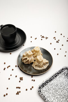 khinkali cooked on a ceramic plate