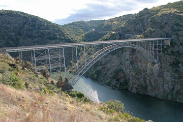 Fototapeta premium The Requejo bridge is an engineering work built to cross the Duero River between the Sayago and Aliste regions, in the province of Zamora, Spain. The bridge was inaugurated on September 15, 1914.