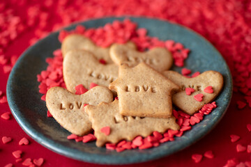 The plate with red hearts and gingerbread cookies.