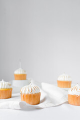 Cupcake with toasted meringue frosting, Cupcake with white frosting