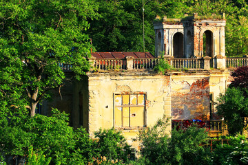 Image of an abandoned mansion - obrazy, fototapety, plakaty