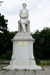 Obraz premium statue of a person in the park