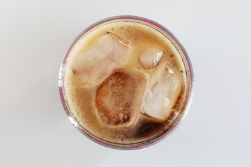 グラスに注いだコーラ