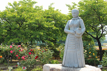 銅像　荻野吟子