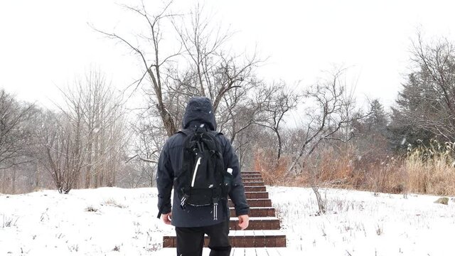 눈오는 겨울 공원 산책
