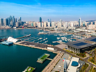 Plakat A panoramic aerial view of the architectural landscape and skyline of Qingdao Fushan Bay