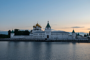 Fototapeta premium Holy Trinity Ipatiev Monastery on the sunset. Kostroma, Russia