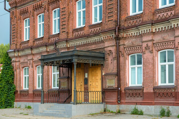Chernov's lodging house, 1890. Built by merchant Chernov for those in need of free overnight stay. Now the office is Kostromagorvodokanal