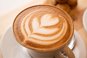 tazza di cappuccino con disegno