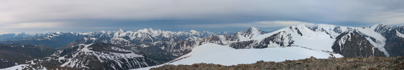 Fototapeta na wymiar Panoramic mountain view. Snow-capped peaks and glaciers.