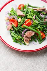 Meat salad with asparagus beans and tomatoes.