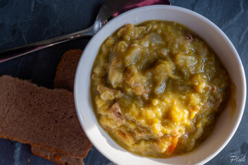 dutch pie soup with rye bread