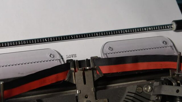 typewriter with text i love you