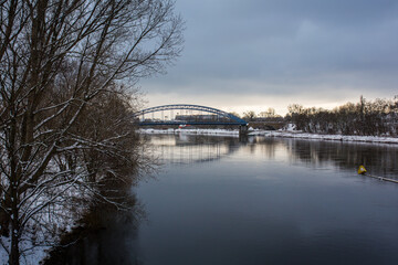 Magdeburg, Magdeburger Dom an dem Fluss Elbe in Sachsen-Anhalt, Deutschland, im Winter