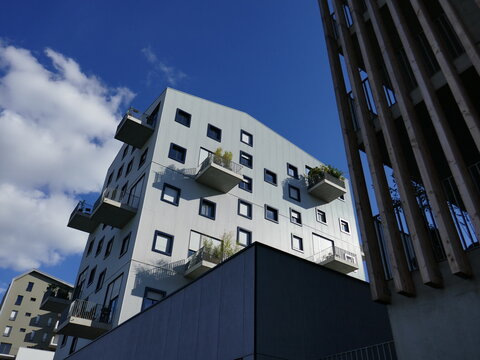Architecture moderne des bassins &agrave; flot de Bordeaux
