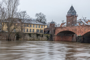 Brücke über die Nahe in Bad Kreuznach an einem Wintermorgen