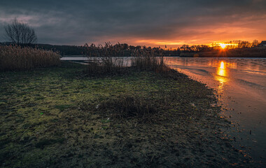 Obraz premium Sunrise on river