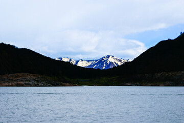 Lago y montaña 