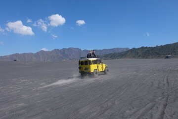 Obraz premium Yellow jeep drove up through Bromo's Mountain Area