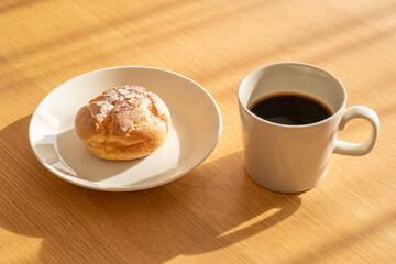 シュークリームとコーヒー