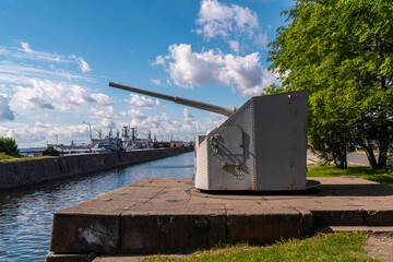Attraction Gun Tower on the western mooring wall of Ust-Slingshot.