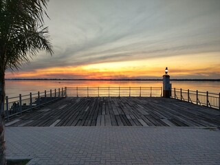 atardecer desde el muelle