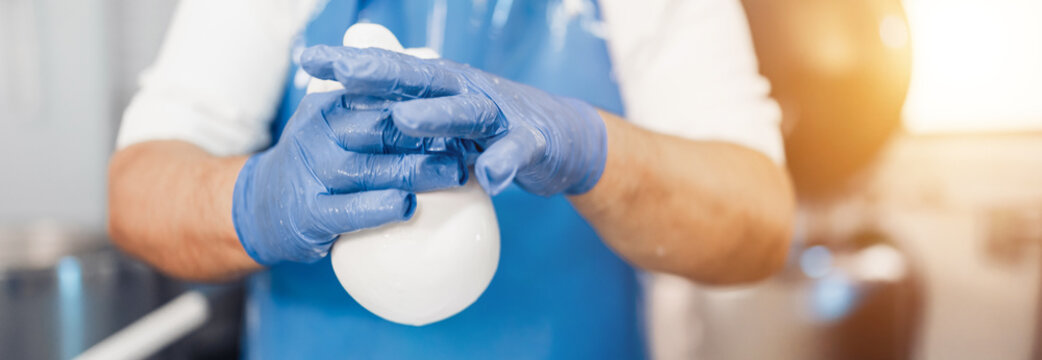 Lavorazione caciocavallo Calabrese.