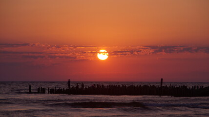 Fototapeta na wymiar beautiful sunset over the sea, nature