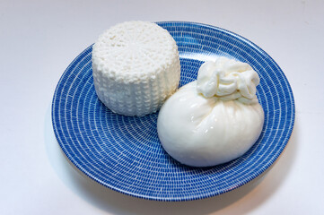 チーズ・ブッラータ